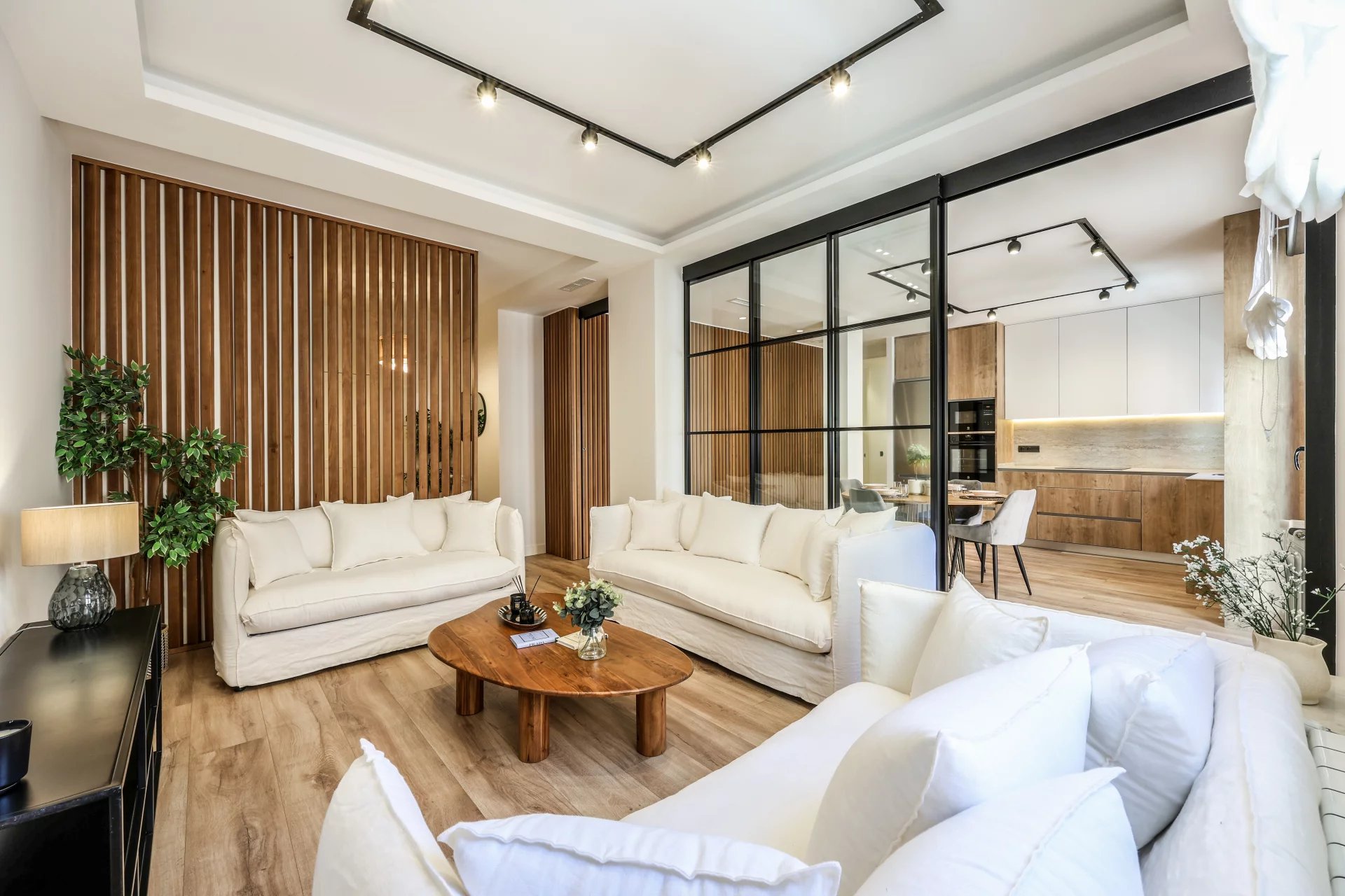 Apartamento completamente renovado de 3 dormitorios con garaje en Salamanca