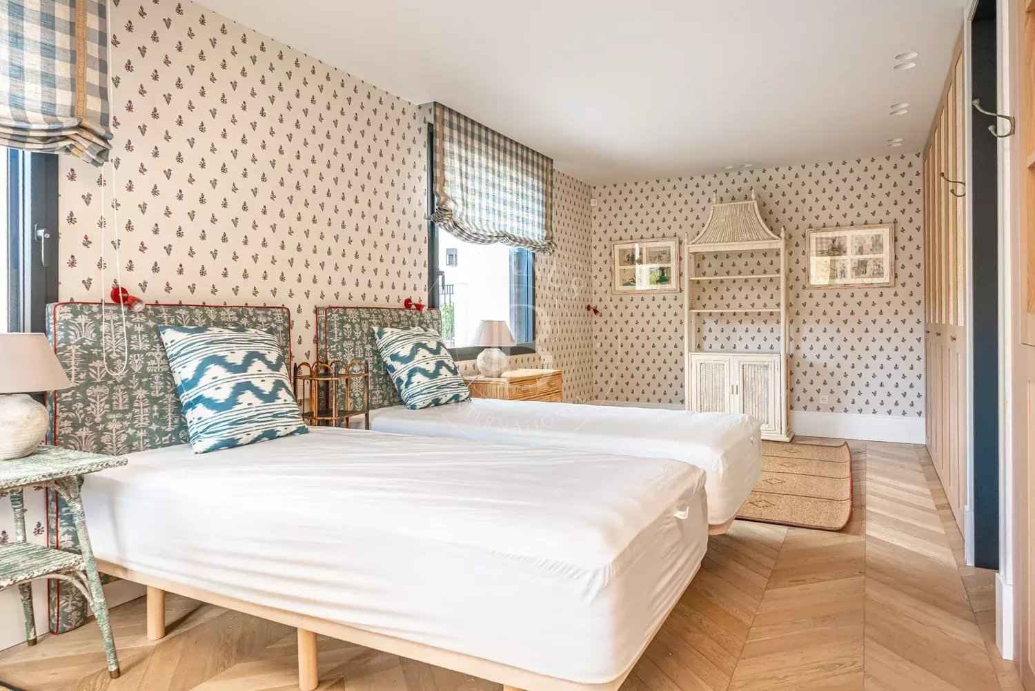 6a7a50b4d8a033c4e1241ebbf7acb482 ac74bc465b 1500 original - Attribut alt par défaut.