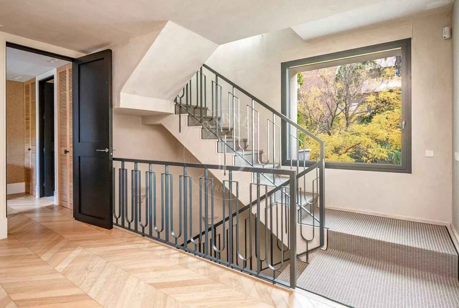 55afa57a9ea016a8833fff4a63cc746c 02fa6660ea 1500 original - Attribut alt par défaut.