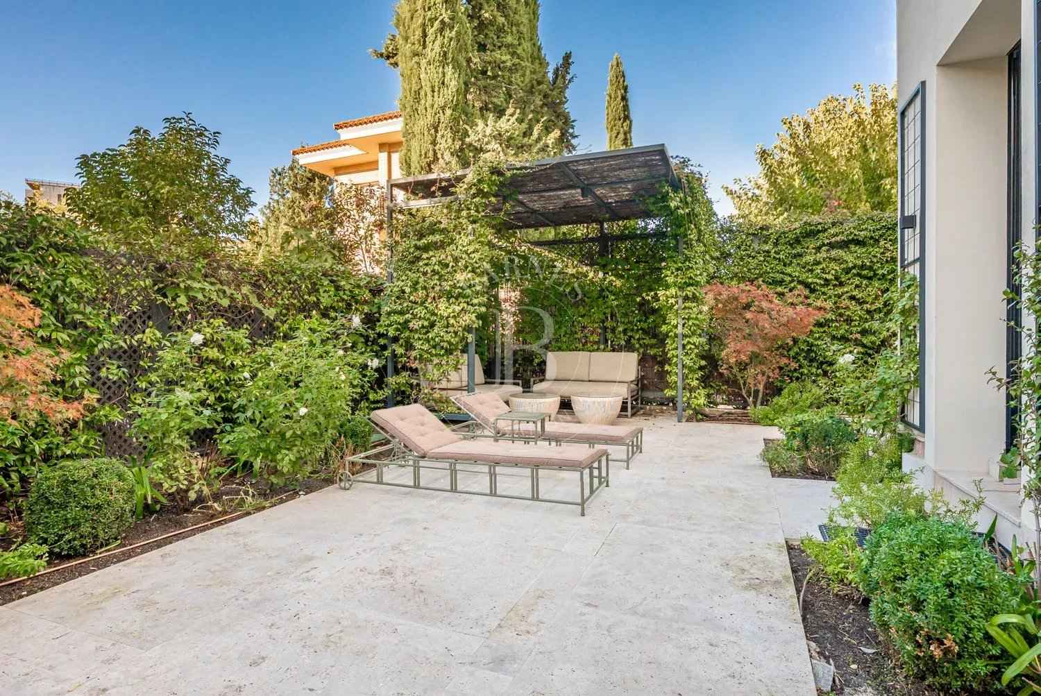 Eba4f7df1f58111d523f602e4df58e98 c17ad41544 1500 original - Attribut alt par défaut.