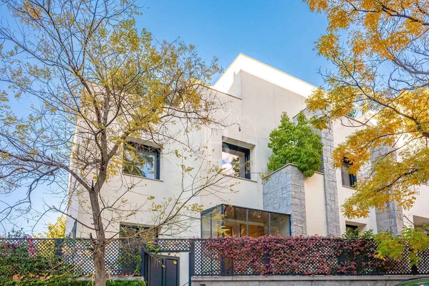 3ebc2bc121bdc26bba33482e2f4417af 3a9a6157cf 1500 original - Attribut alt par défaut.