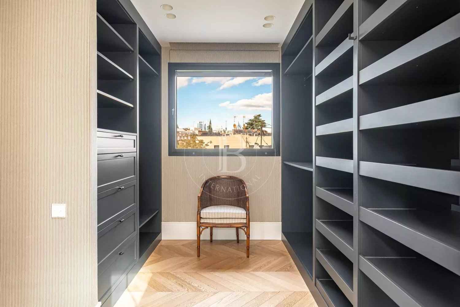 1a2566d14de68266f3f29a3c70828cb3 65537a35cb 1500 original - Attribut alt par défaut.