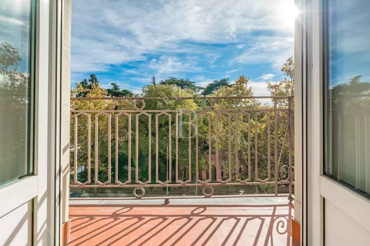 8f80619d2294ca7e87138ff96bd43031 6c8dcace04 1500 original - Attribut alt par défaut.