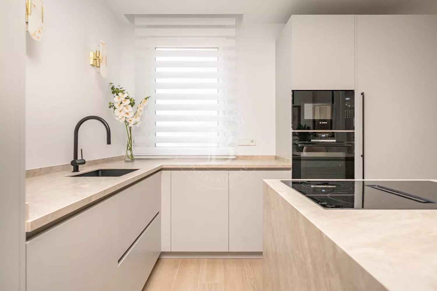 142985d6571ba124a380ee522363ad1e 54b7586884 1500 original - Translation missing: en.helpers.application.image_tag.default_alt