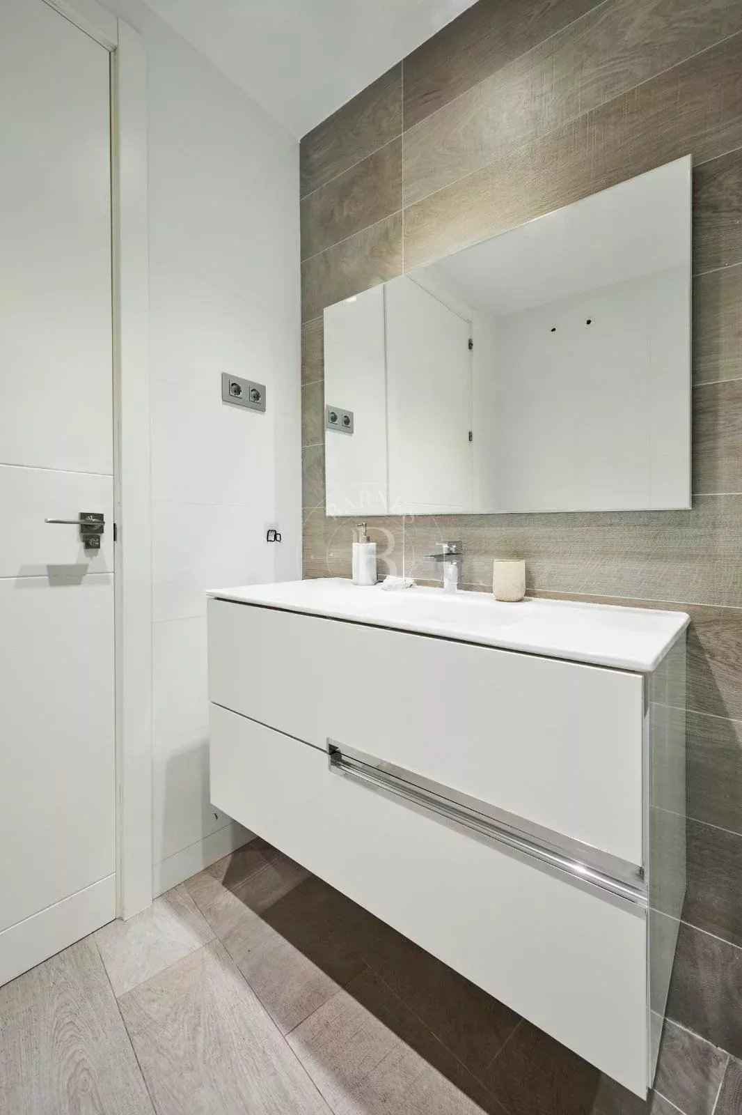 21b9af3560b8240ed76c36df28af433e ab4620f11c 1600 original - Translation missing: en.helpers.application.image_tag.default_alt