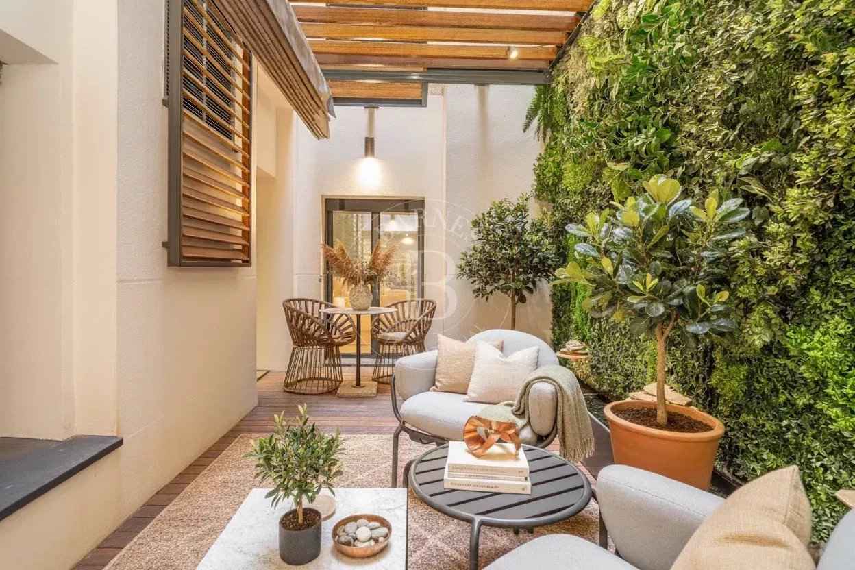 122adc3715b4507ff7ec780d5c0bb700 a345e61a83 1248 original - Attribut alt par défaut.