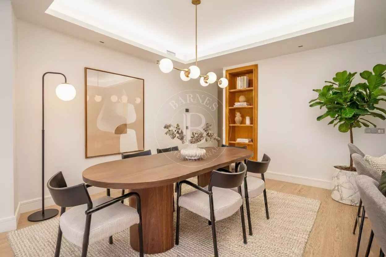 9eedd6372df2974ee9e31f4e354ebb67 a673f32f7d 1248 original - Attribut alt par défaut.