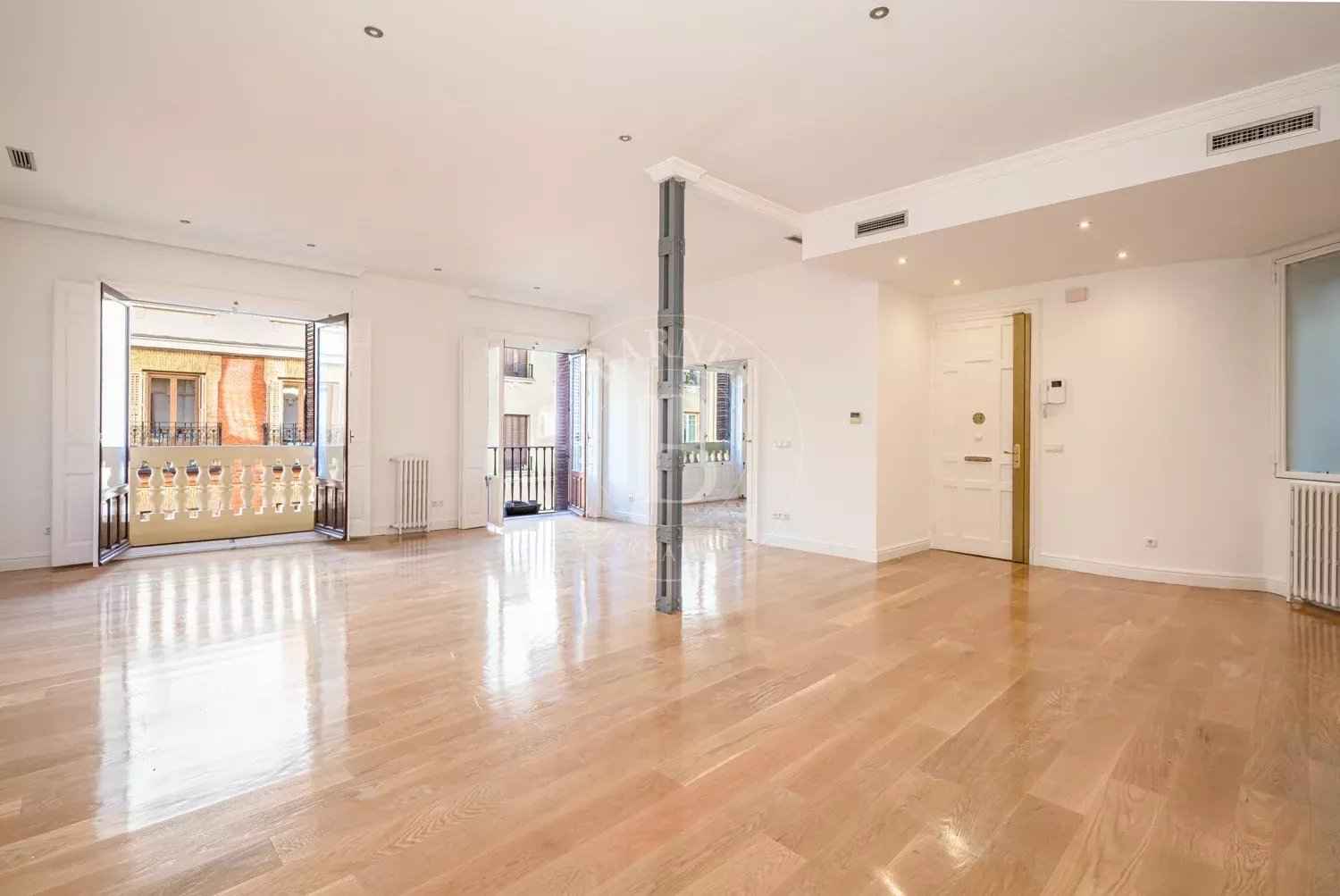 26a52ba0fe119e9fde5e0483135ccfe2 b70a299d57 1500 original - Attribut alt par défaut.