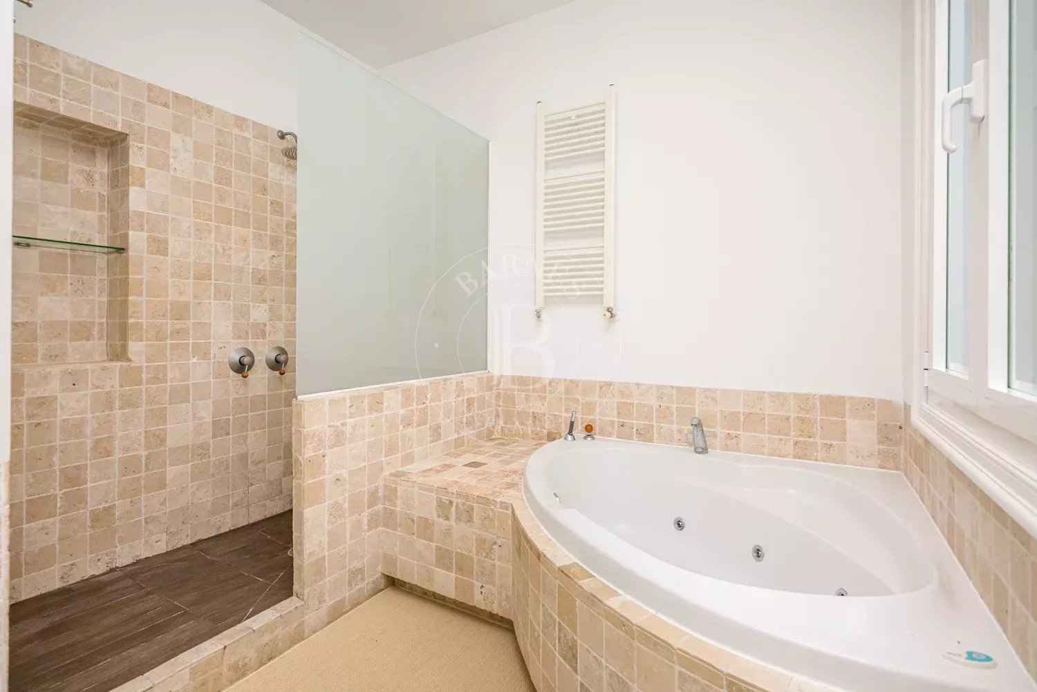 Ab880f71d4c39c60b4fd1dbb2990f5dd bb90bf03bf 1500 original - Attribut alt par défaut.