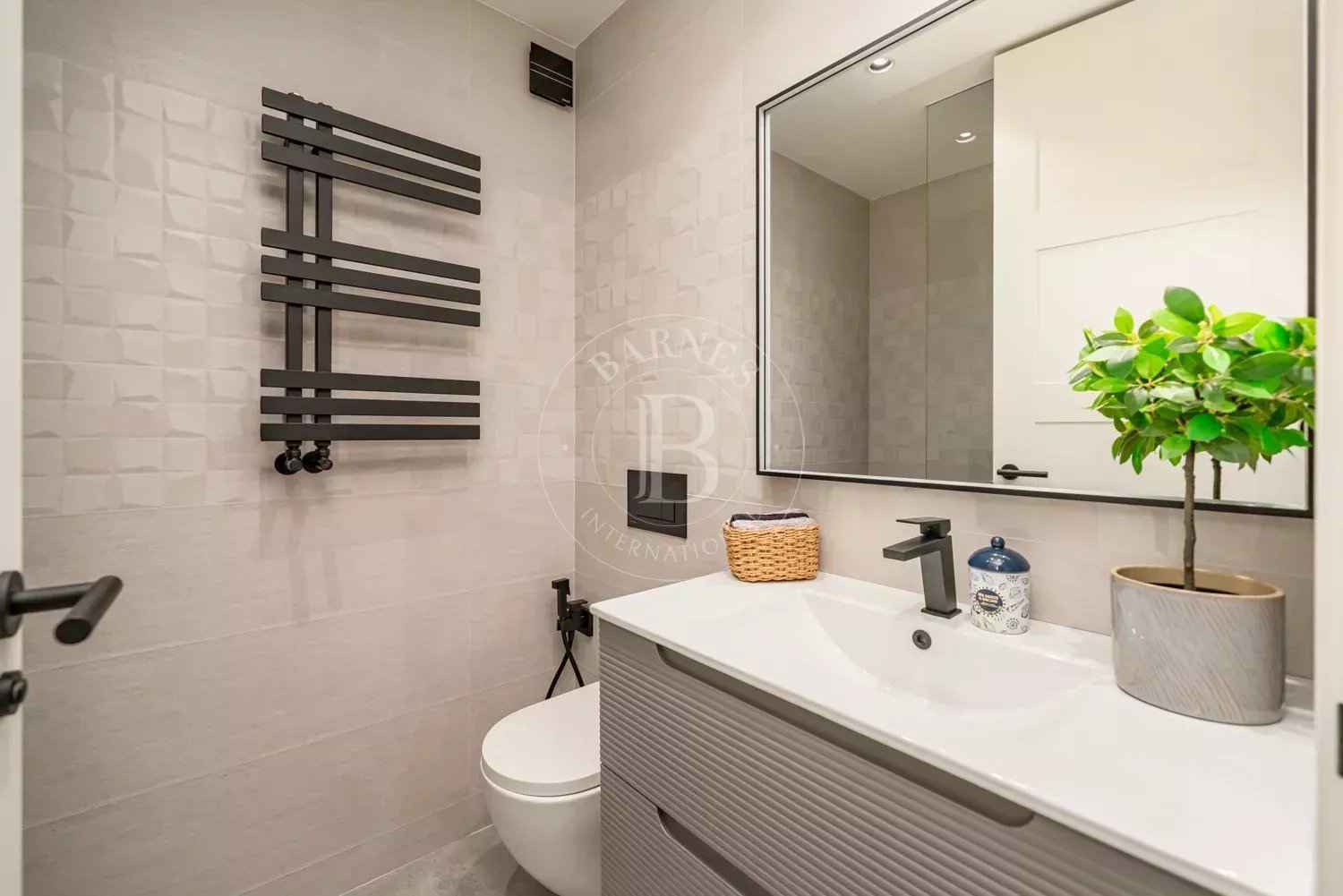 8e0f0411ca543826f579c9be486dd5e9 dabbf89b67 1500 original - Attribut alt par défaut.