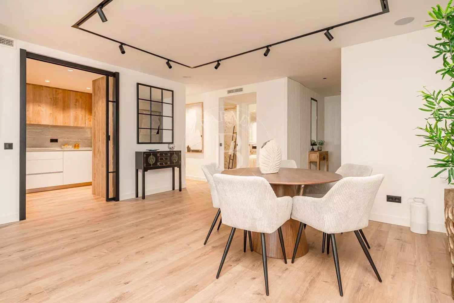 B34f84559bc9a3e2d48aadbb40c362b8 7343e05054 1500 original - Attribut alt par défaut.