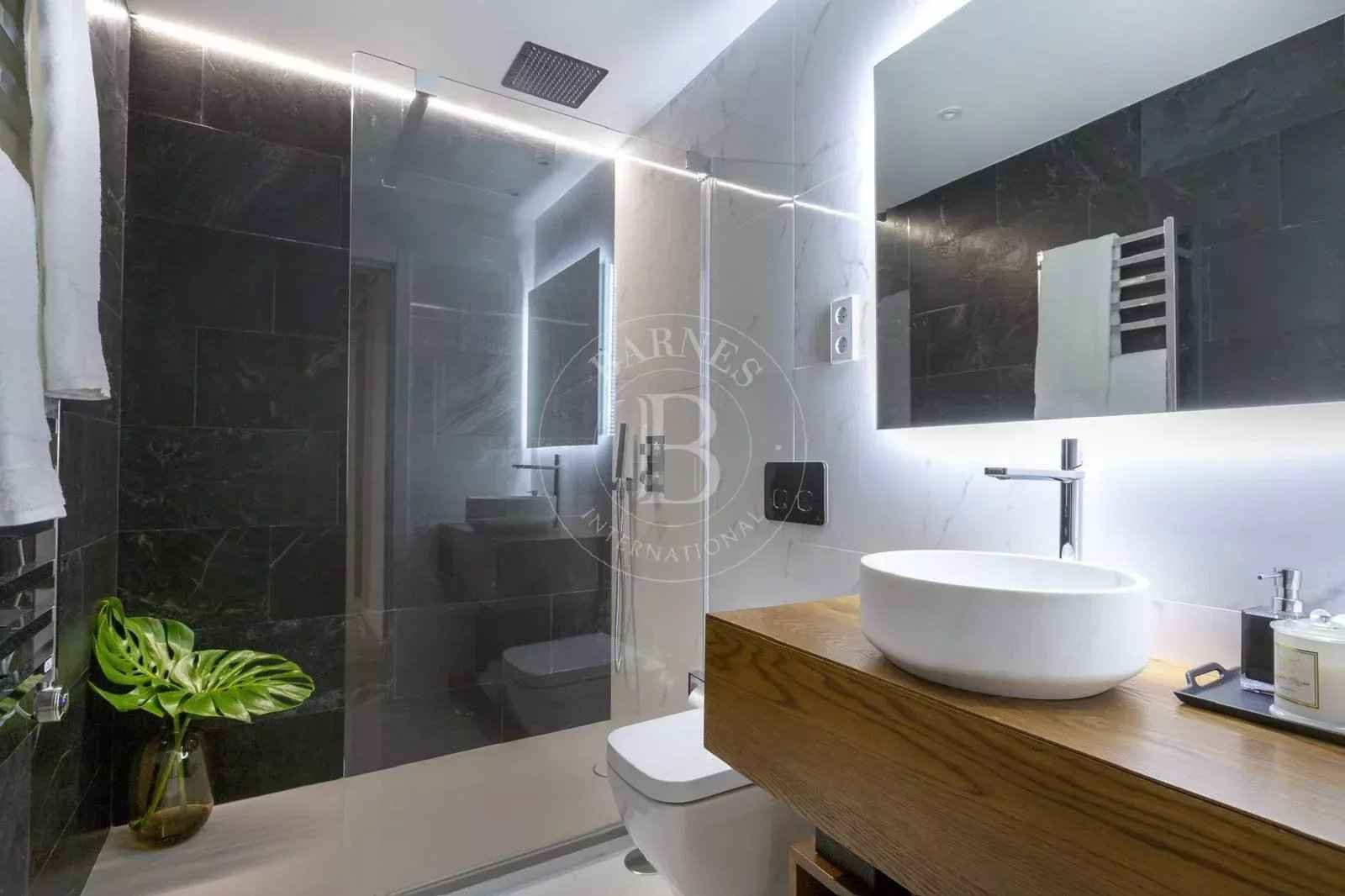 4a54dfe94170b666d5acae6184f9f958 2f450c45b9 1600 original - Attribut alt par défaut.