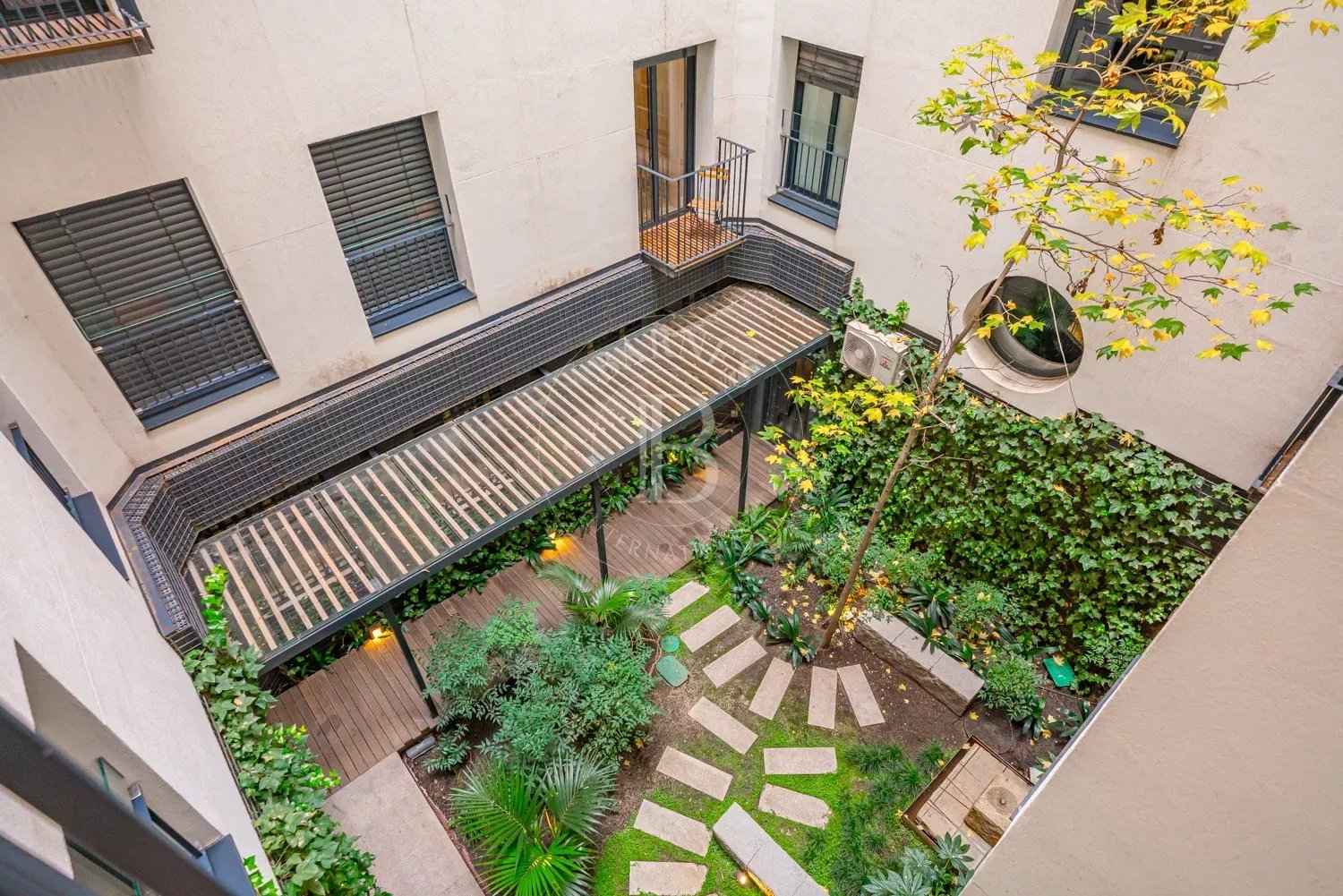 A38e9f7cf1b30e7051378f6bf9a8872e 369e2fd572 1500 original - Attribut alt par défaut.