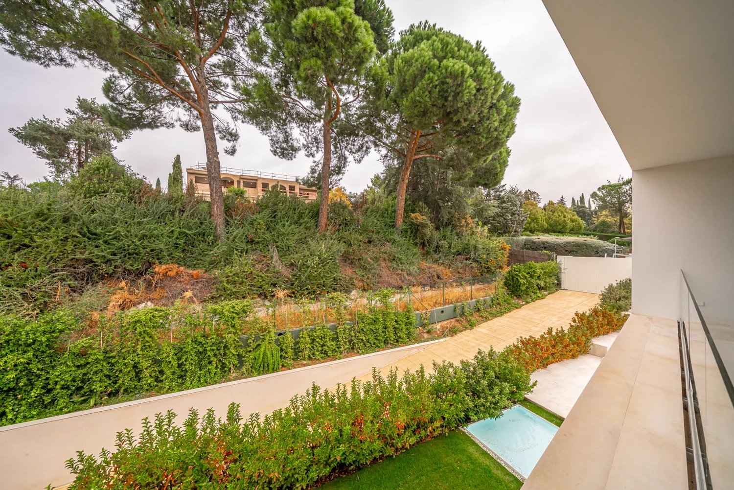 8e4badb78d8298d92e669d3b4a3a0dfb 323eda6773 1500 original - Attribut alt par défaut.