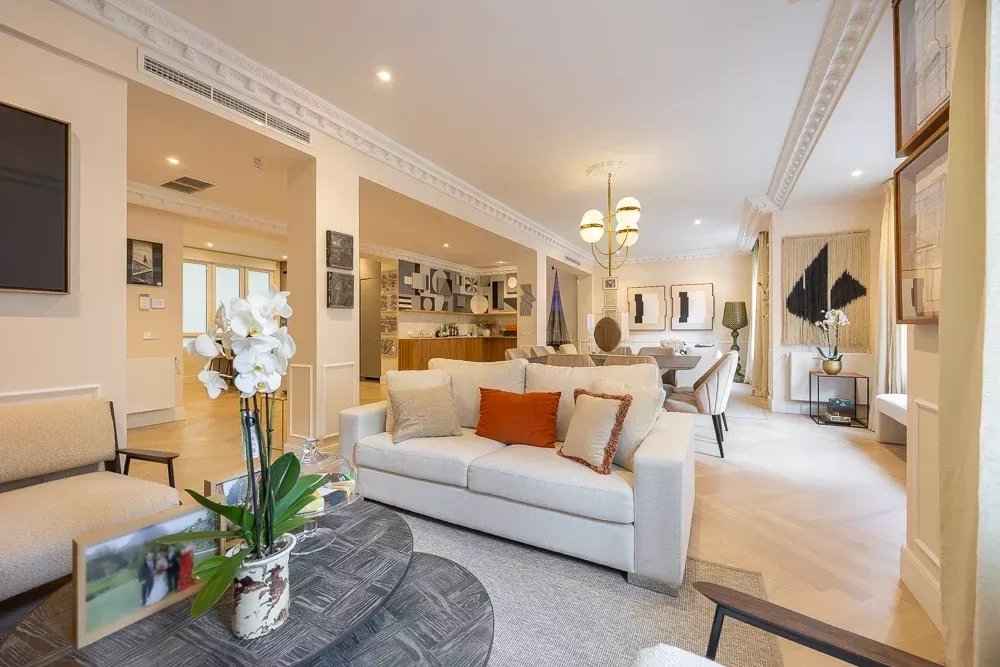 Bb8502189f5bf02cfa083e2eff55bd01 161c1a4a34 1000 original - Attribut alt par défaut.