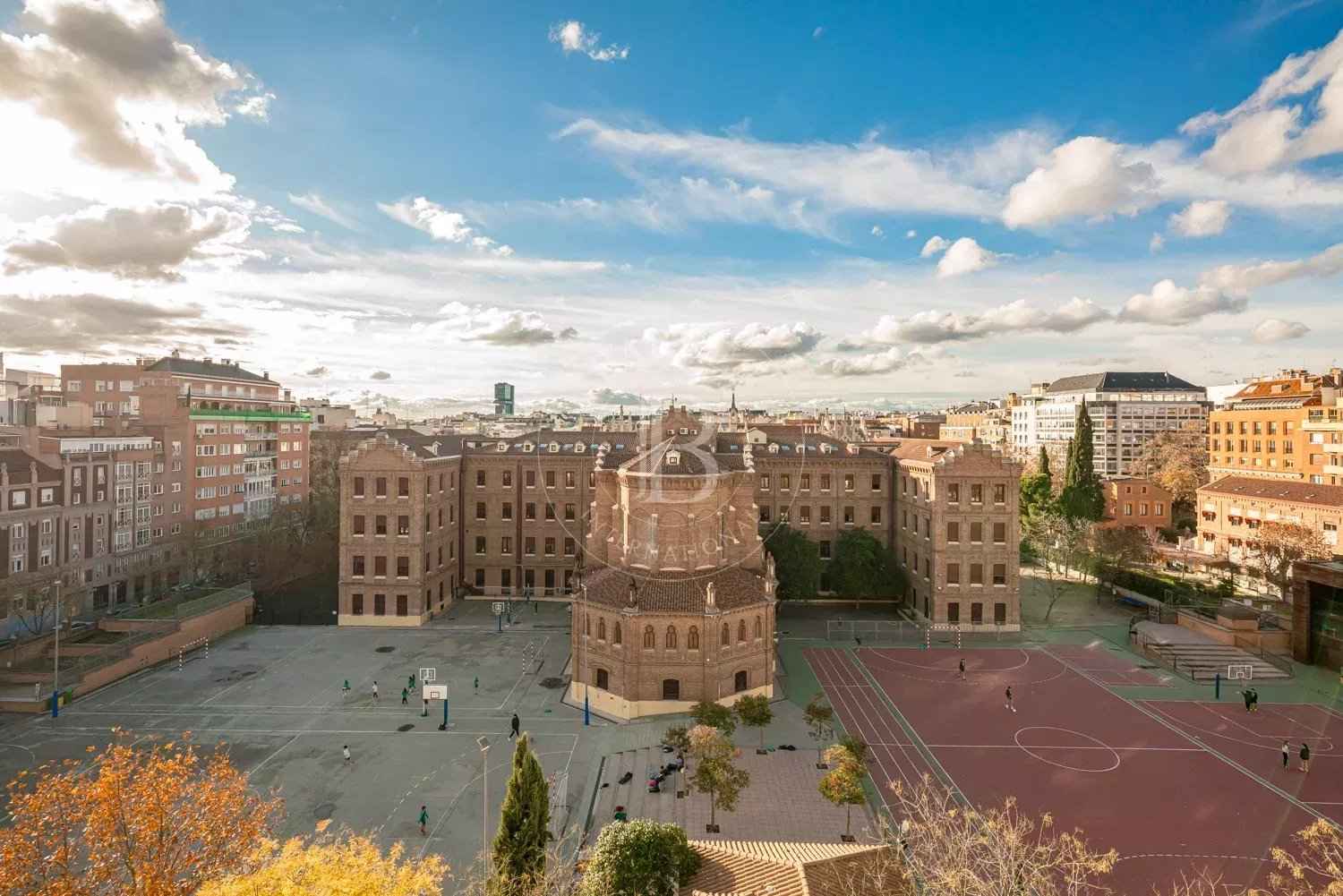 14fb76d6ebb72485b5b7361eec718b80 c6f8be3502 1500 original - Attribut alt par défaut.