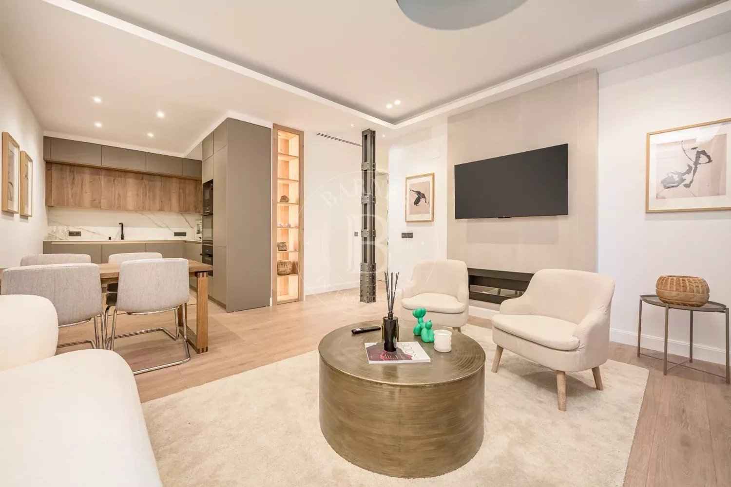 Aba937512b15149645eb22cdeb70d09b 079f916d79 1500 original - Attribut alt par défaut.