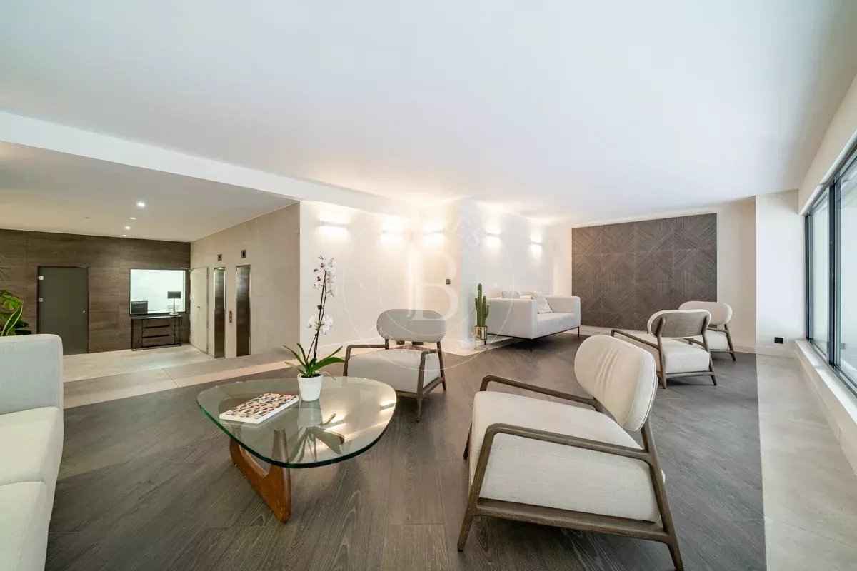 Beaca9f7f544bfceff93edd87fc770d2 62e629193e 1200 original - Attribut alt par défaut.