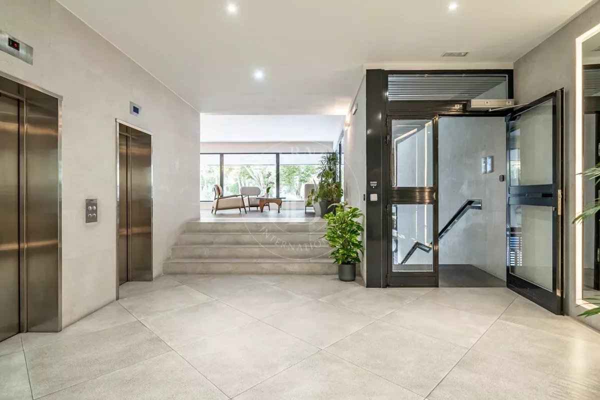 82ea1668db0c9e5dc18e3b72fb049240 854c440e88 1200 original - Attribut alt par défaut.