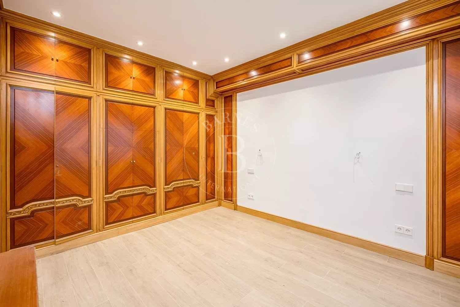 5a083172ea552ed2ebe6d6b6eb91c06e a10642b67f 1500 original - Attribut alt par défaut.