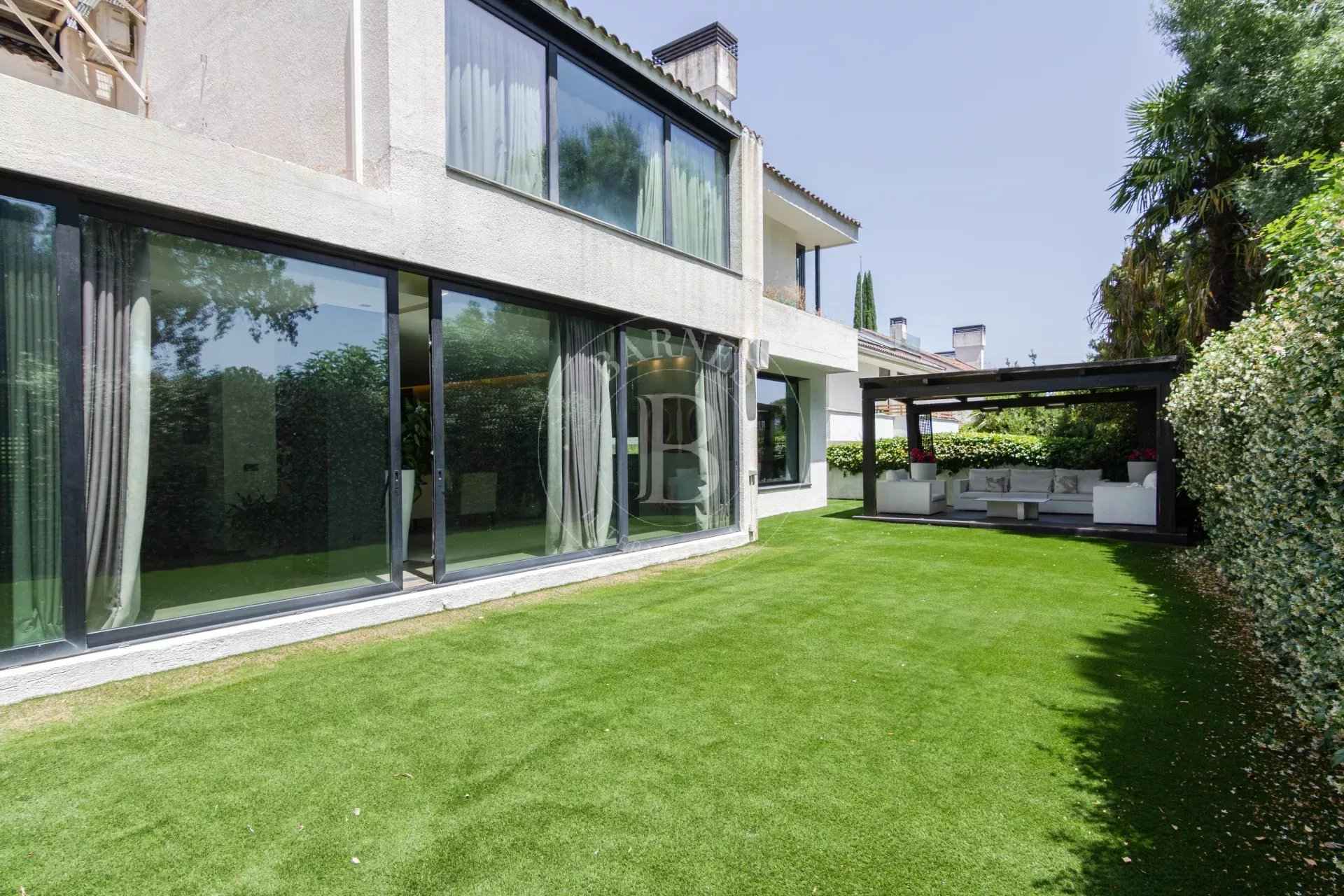 1ef229df16d3606c03916b87582d615a e003d69e98 1920 original - Attribut alt par défaut.