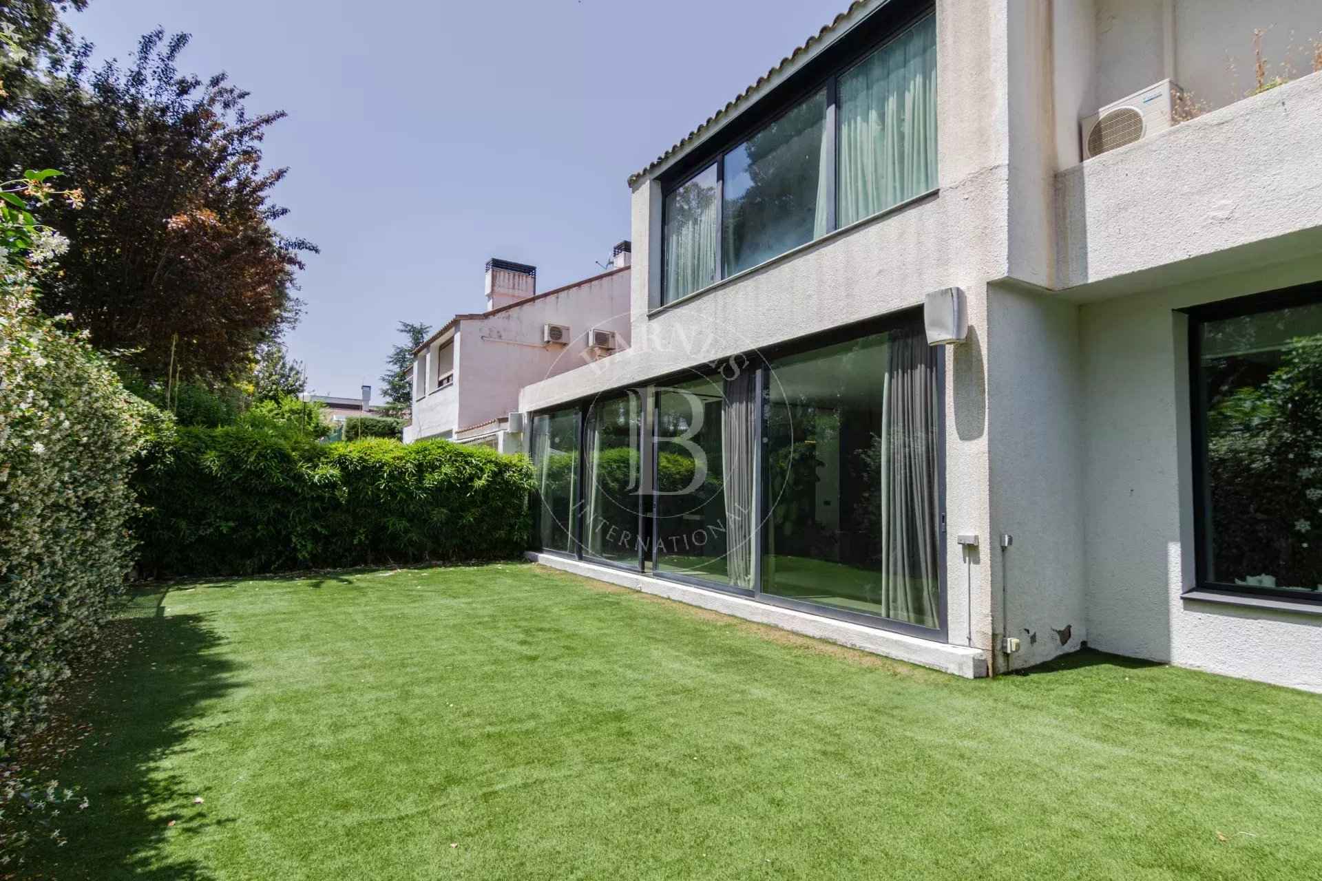 Ee14cf5306cf9d01b6b2391b48c6569d ef51f8b18a 1920 original - Attribut alt par défaut.