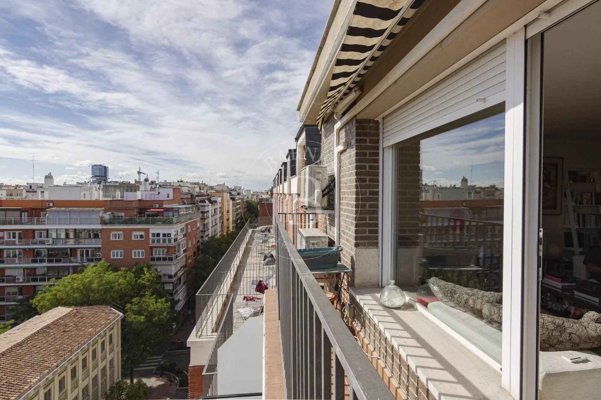 7f9b975db9faeac728d5d7802fa2f49c c318361ade 1920 original - Attribut alt par défaut.