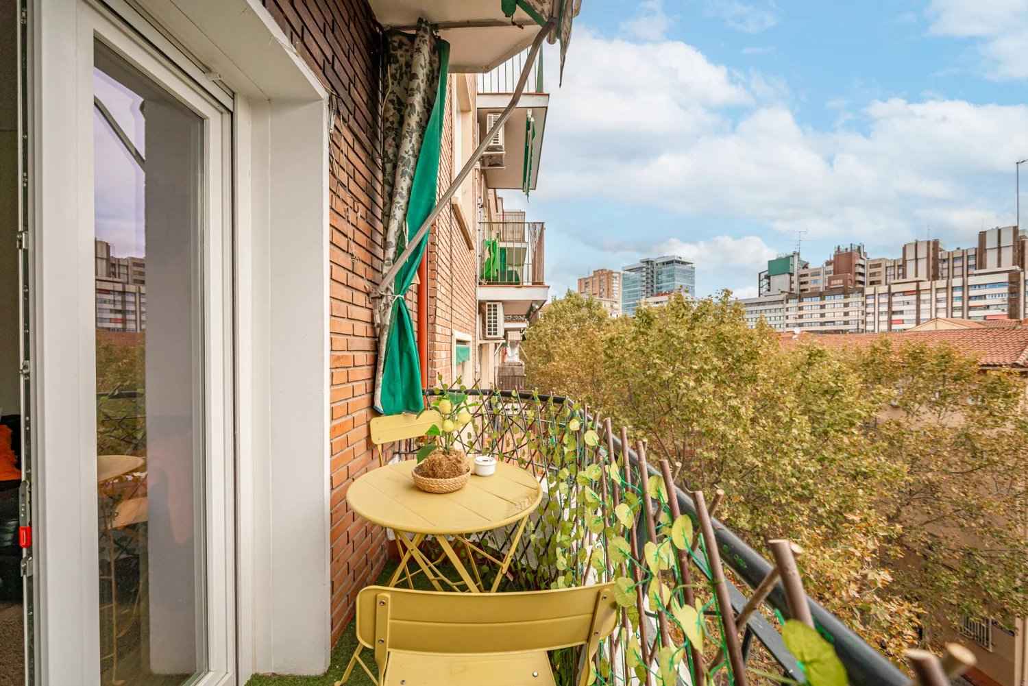 8d12d043b335cc46598d543d521d0cfd ad7916bbf2 1500 original - Translation missing: en.helpers.application.image_tag.default_alt