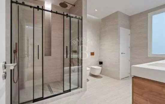 F24041899cfaf53f48c75570e2fb42c4 b7706c196f 550 original - Attribut alt par défaut.