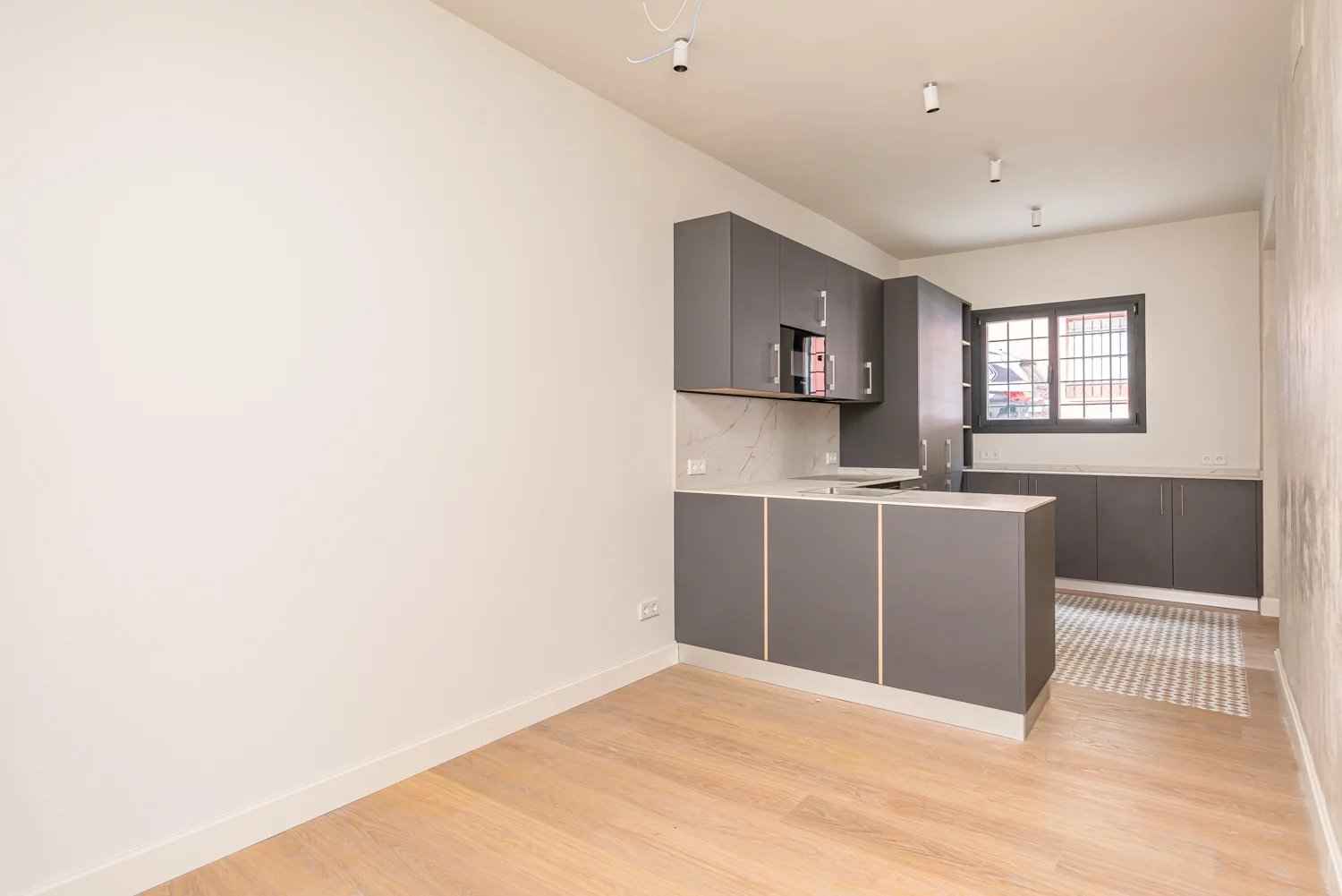 01ef6955543ee1dfe3ce88502237baef a9bef10147 1500 original - Translation missing: en.helpers.application.image_tag.default_alt