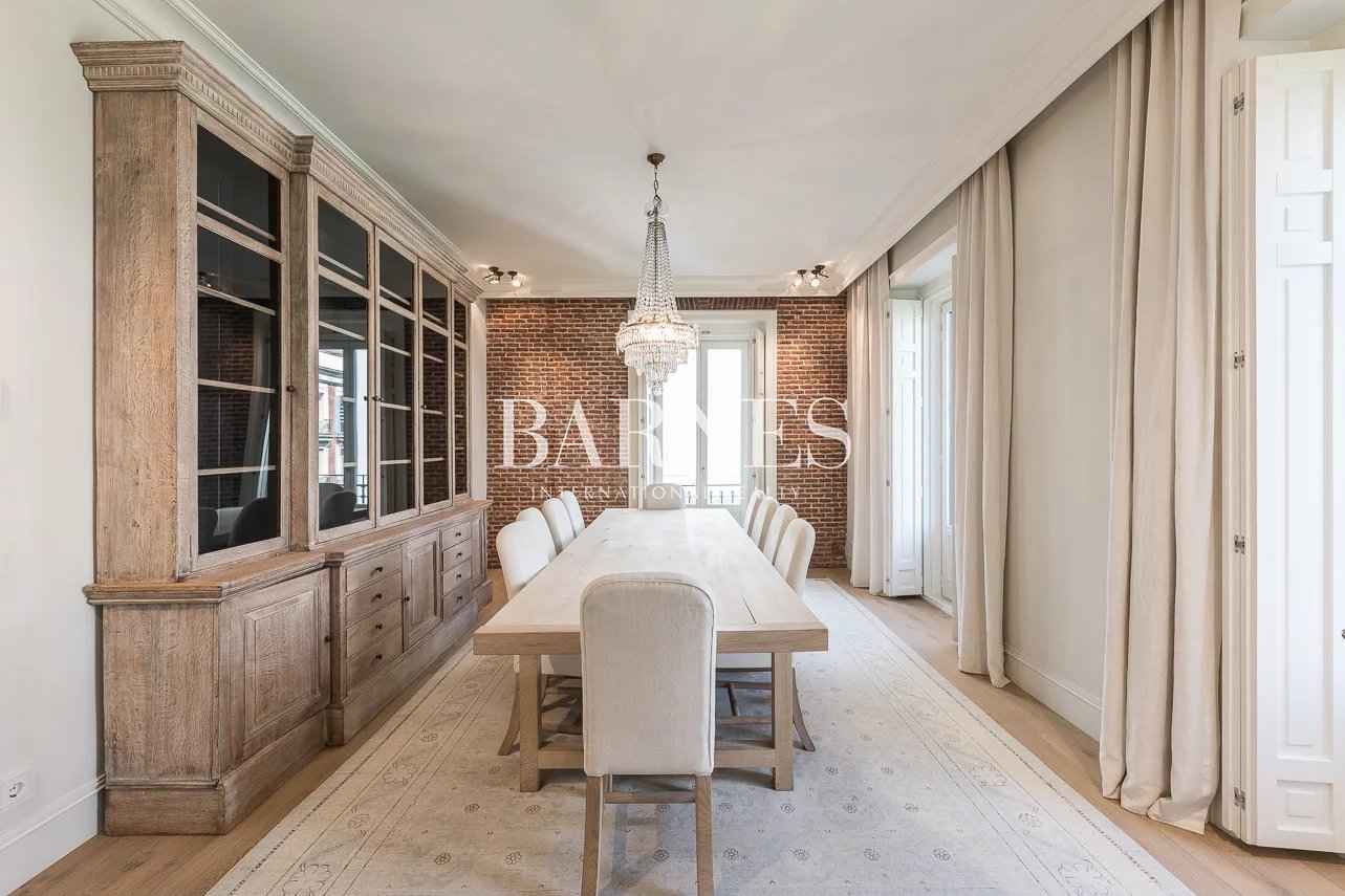 B6db573070a695127b4b5ff1bb783a01 6cd7d2b39e 1283 original - Attribut alt par défaut.