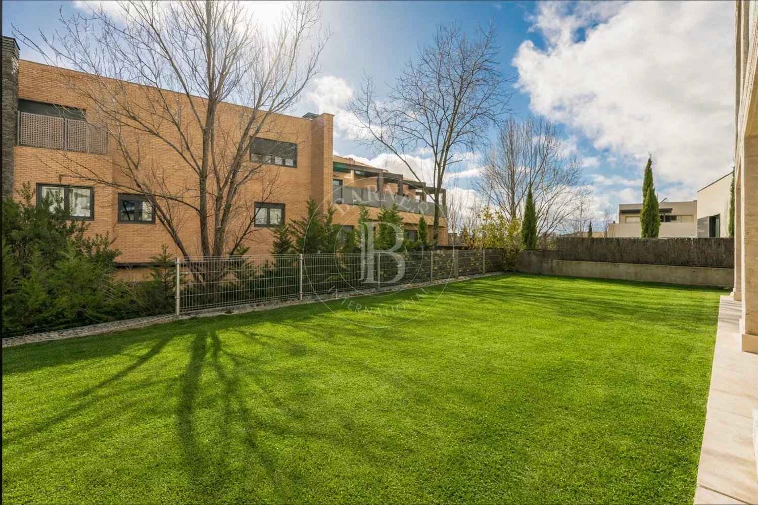 04af2f3681933a46c00a8ed3d479ce6b 869e50a228 1500 original - Translation missing: en.helpers.application.image_tag.default_alt