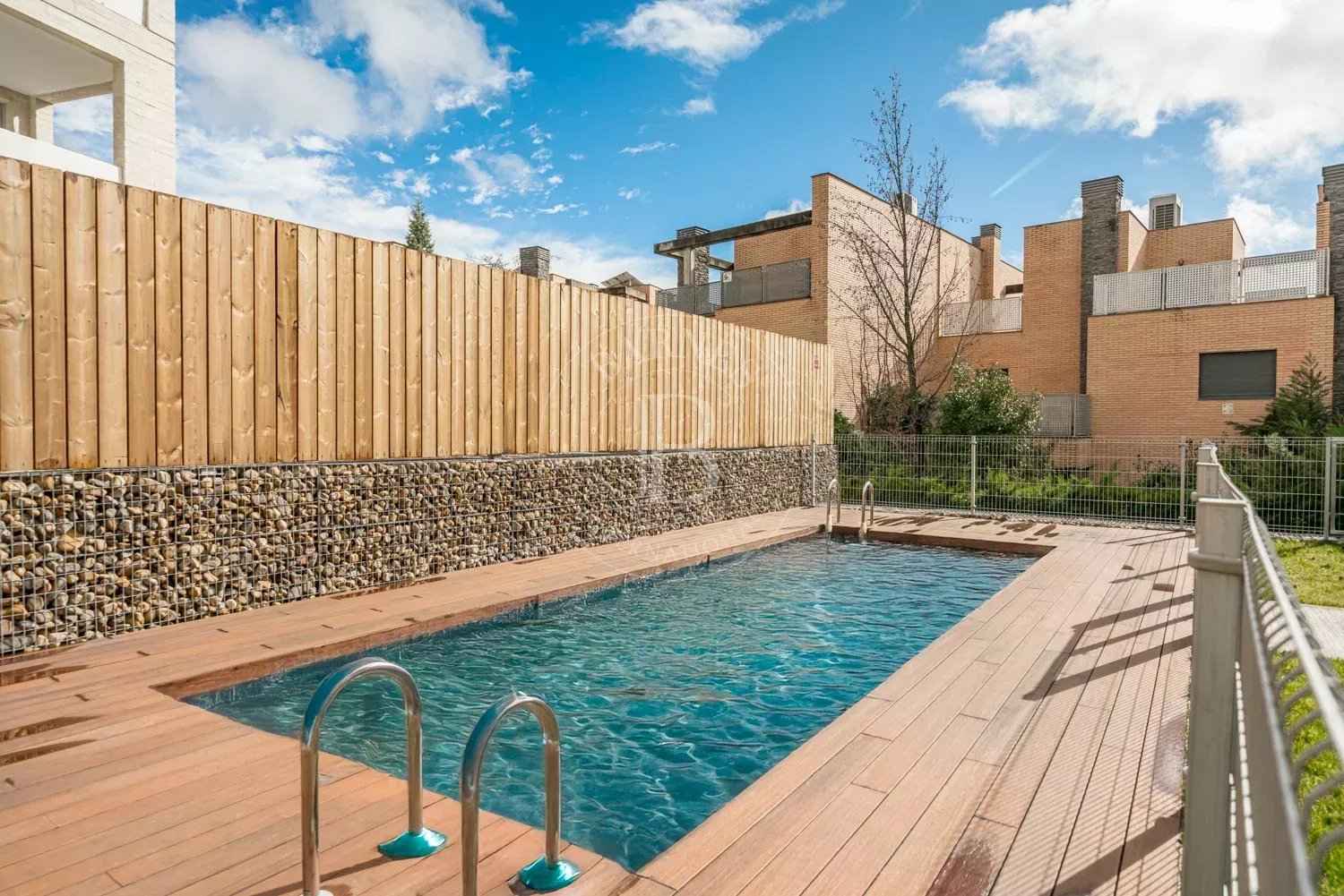 Fef9b02b2e456b1e87959d337c2f4478 e123b64989 1500 original - Translation missing: en.helpers.application.image_tag.default_alt