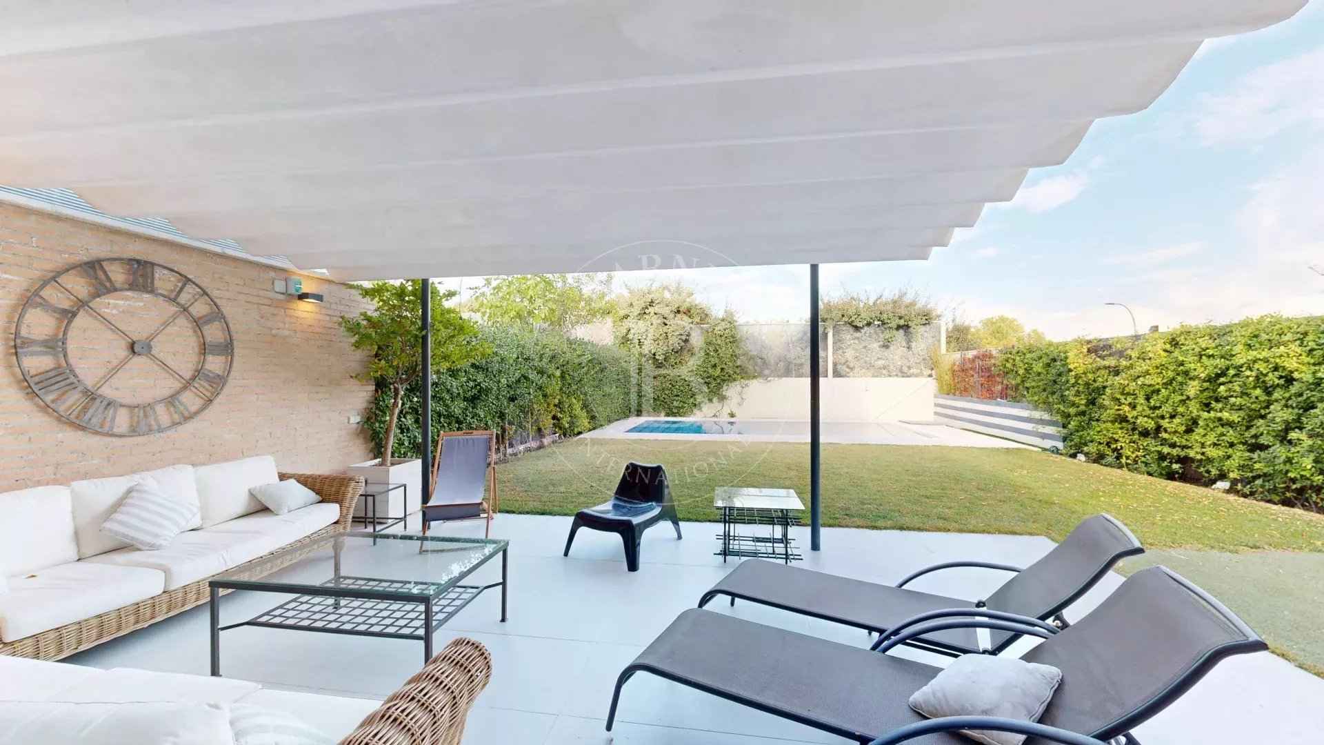 A8d530d8c8ce57e1636dc901fe5aa04f 549977947d 1920 original - Attribut alt par défaut.