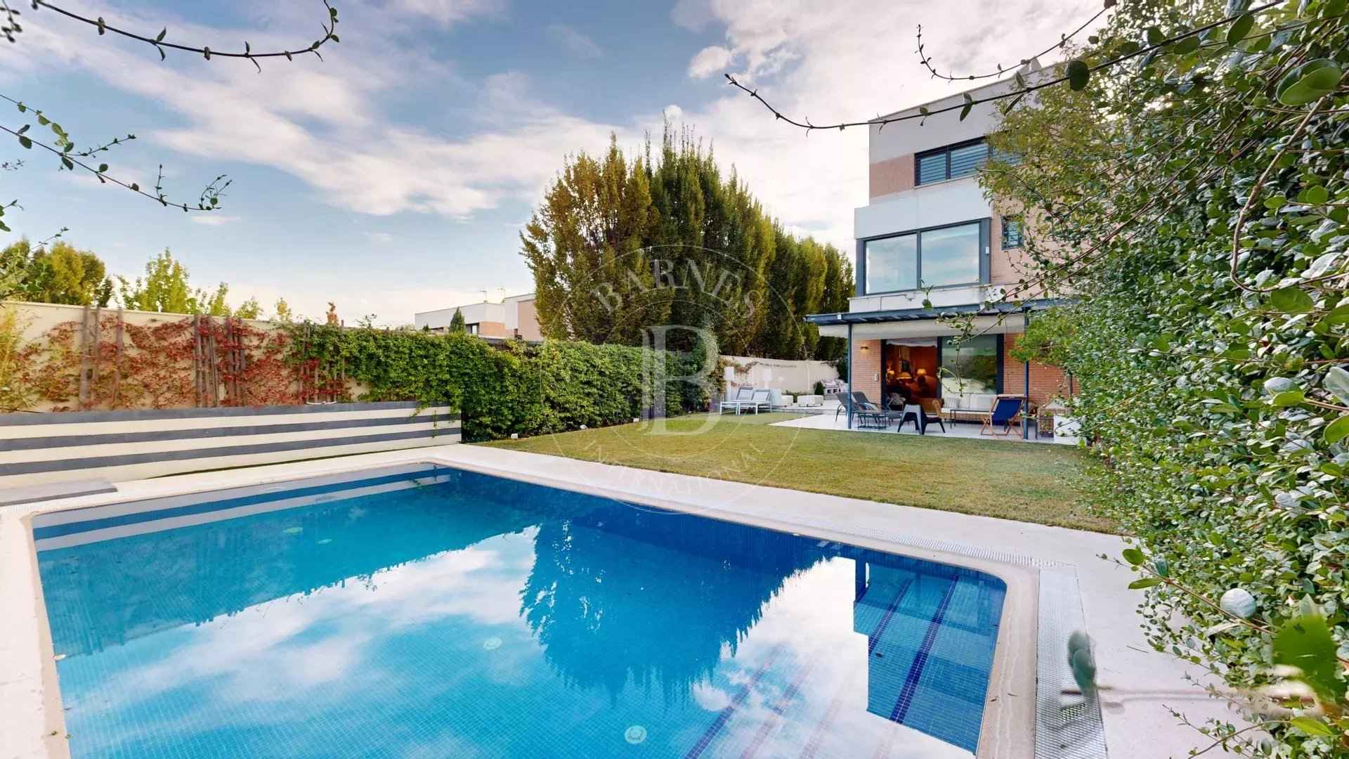 A2e729b0327f6d87e9db20d6c8b89694 07c3ebd0fe 1920 original - Attribut alt par défaut.