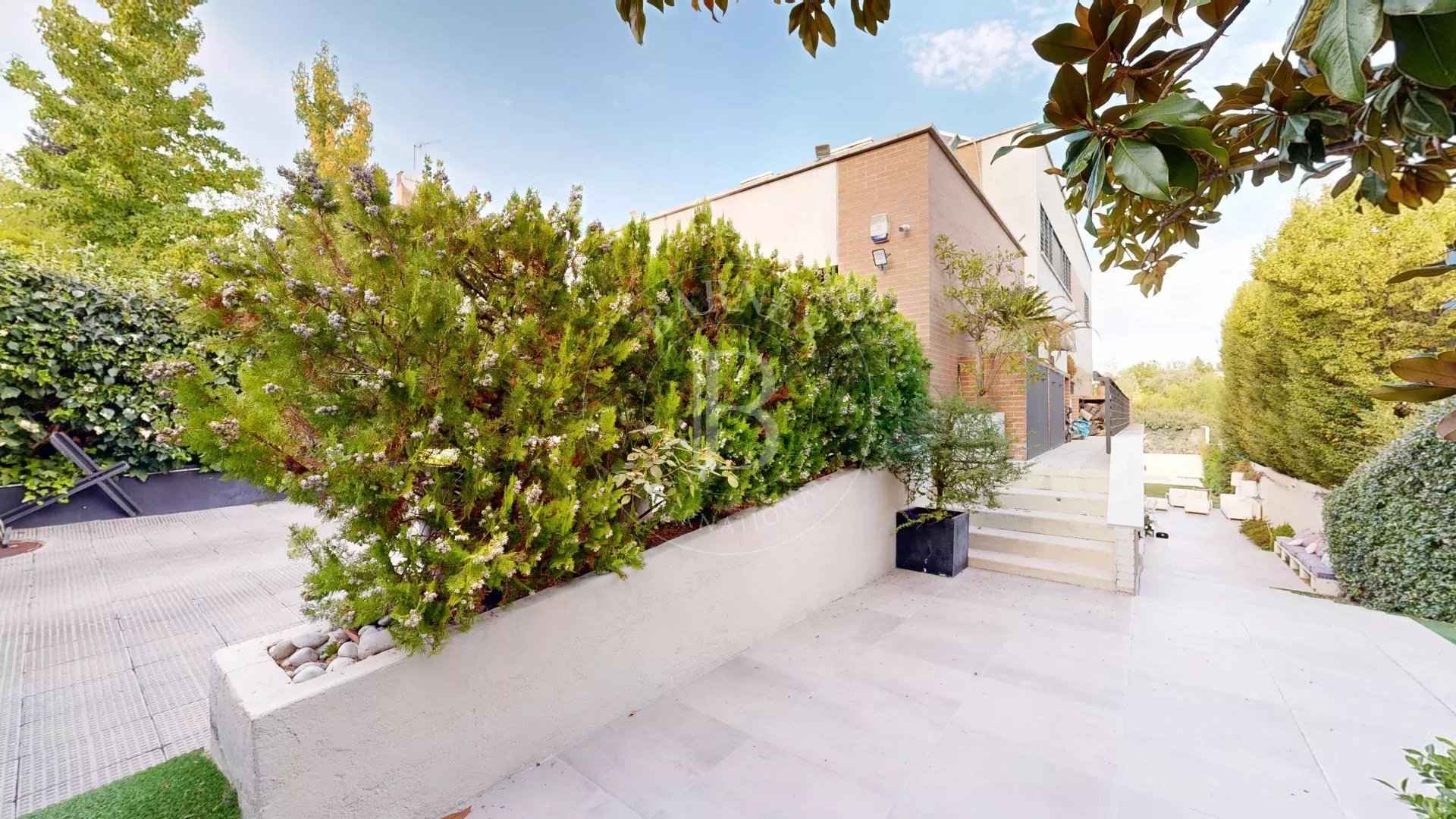 909edb118cae46542a1ddffcaeab8a5a f356e18f30 1920 original - Attribut alt par défaut.