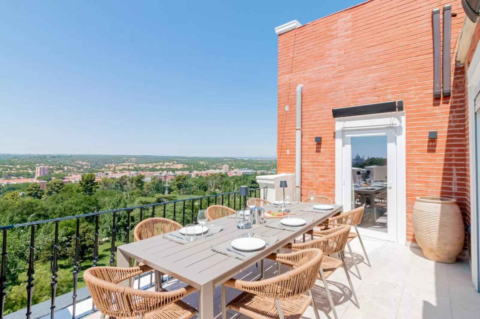 445033af3b428492568c103448b8ebd6 4458ee43a5 1600 original - Attribut alt par défaut.