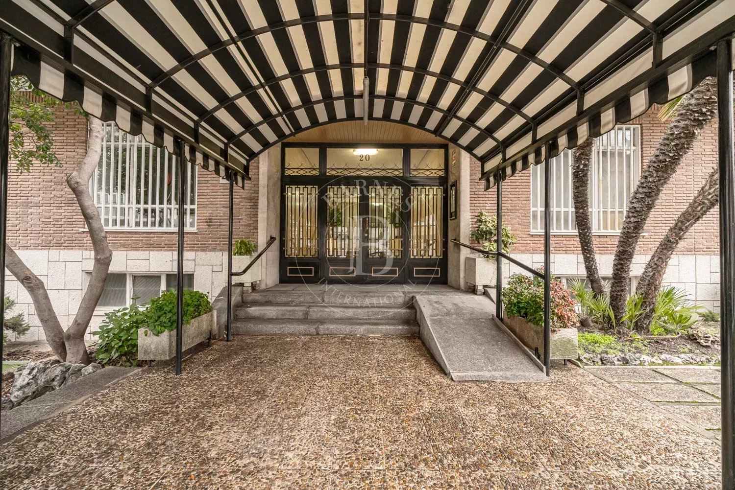 7835a2af1ebecbdc1b273f3d4b15fdbb ae03f10805 1500 original - Attribut alt par défaut.