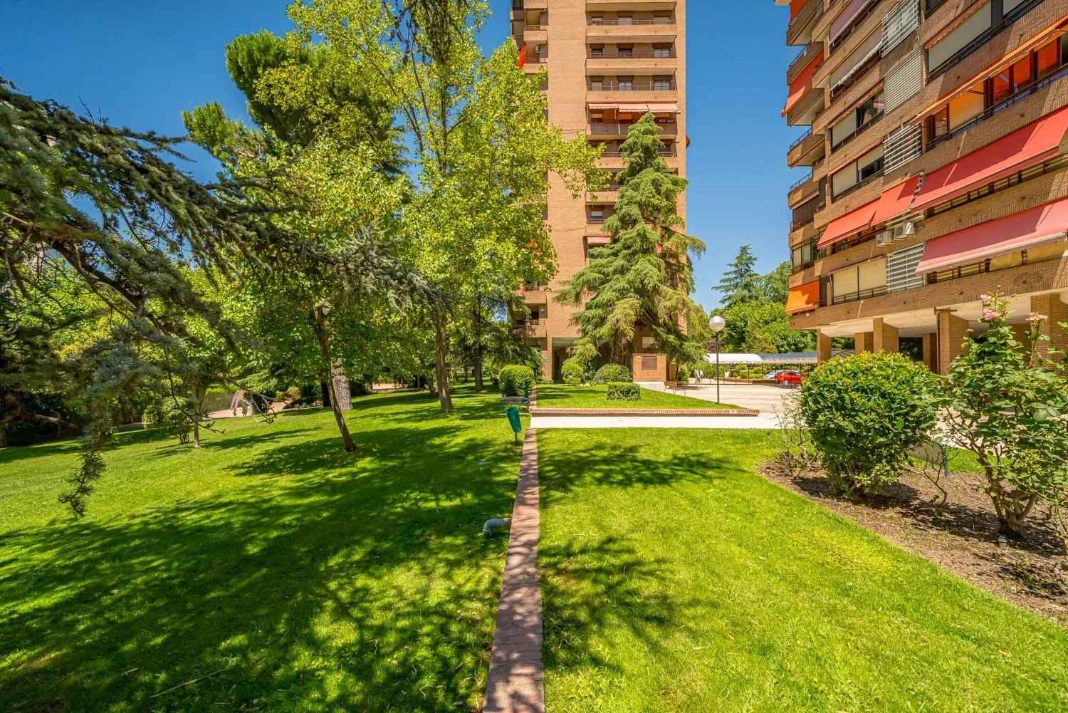 9ad17c7f7ecf3061b6d034e53168e2b2 6b35d5d783 1500 original - Attribut alt par défaut.