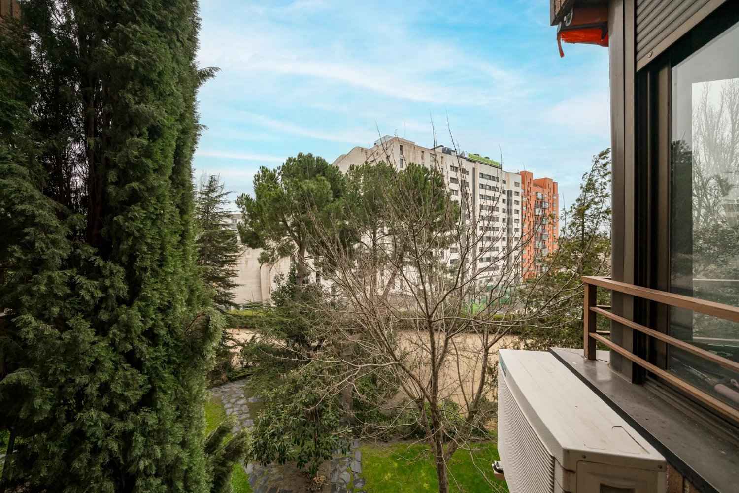 205806bc078165686aa8c13d34bc9475 e68285aef8 1500 original - Attribut alt par défaut.