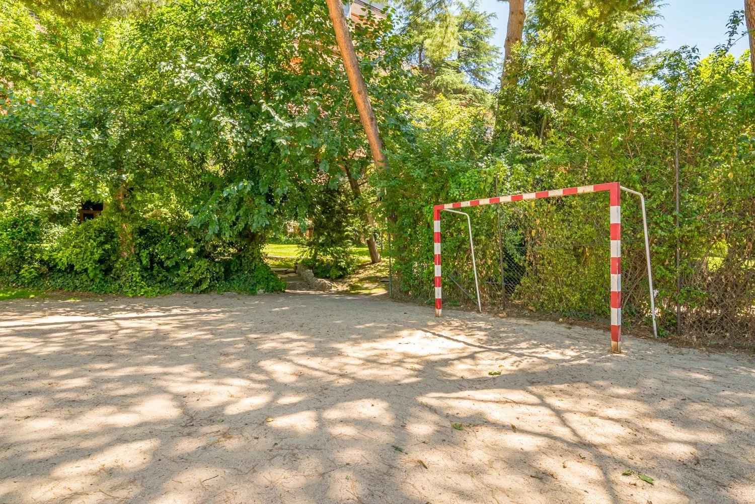 D70871c1bc597048576e7de6917f5c89 a76ef6949a 1500 original - Attribut alt par défaut.