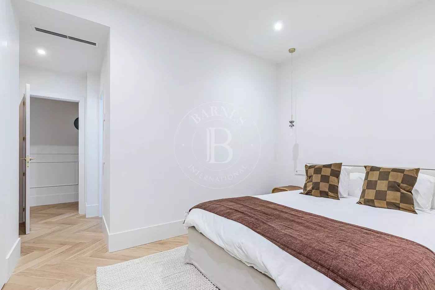 56a135b386bea16835cc15e272488479 527b990df9 1400 original - Attribut alt par défaut.