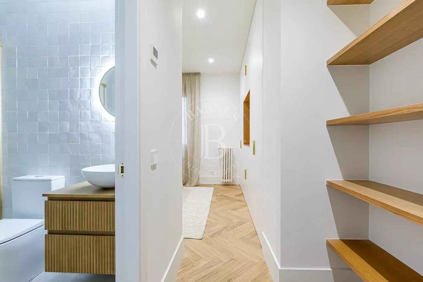 0b1b18883aefdcc8c75ddeeb2f0a9119 3372d1177f 1400 original - Attribut alt par défaut.