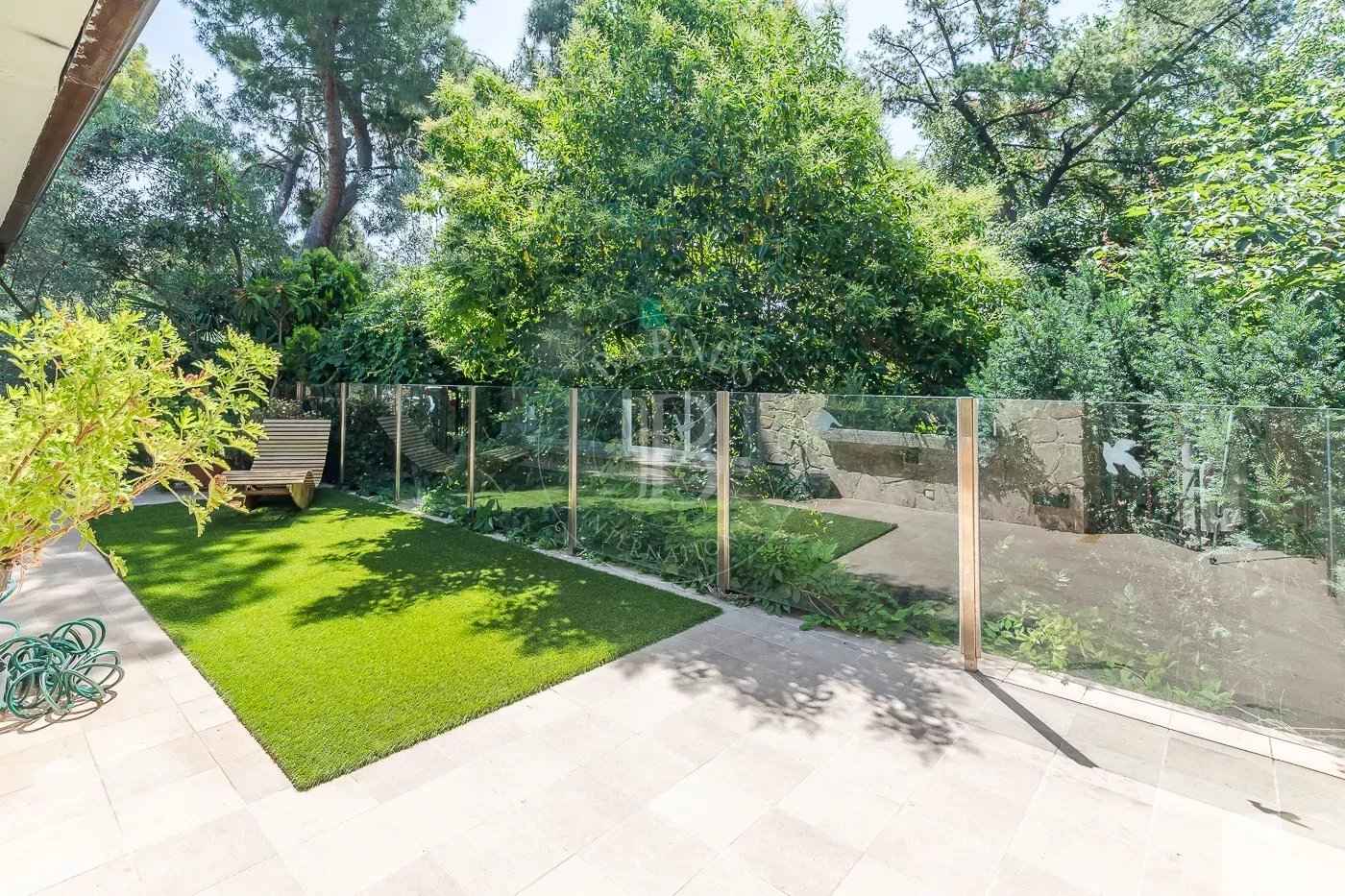 Bef53b7bc9b38b3e6f4b03f9a1399808 1703c573d0 1400 original - Attribut alt par défaut.