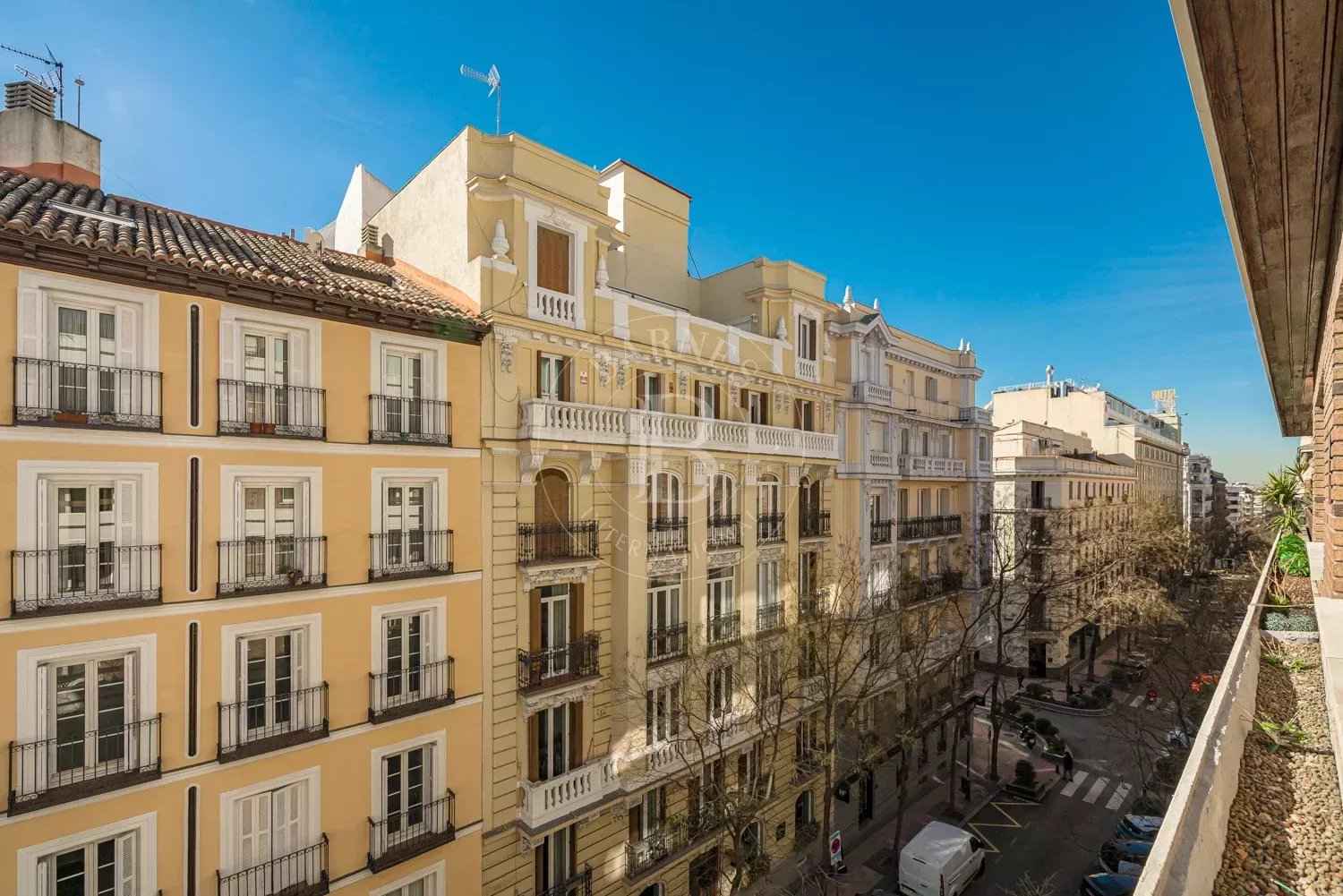 D186d6a8b41eedae8bb285e277729e8d d0963ae347 1500 original - Attribut alt par défaut.