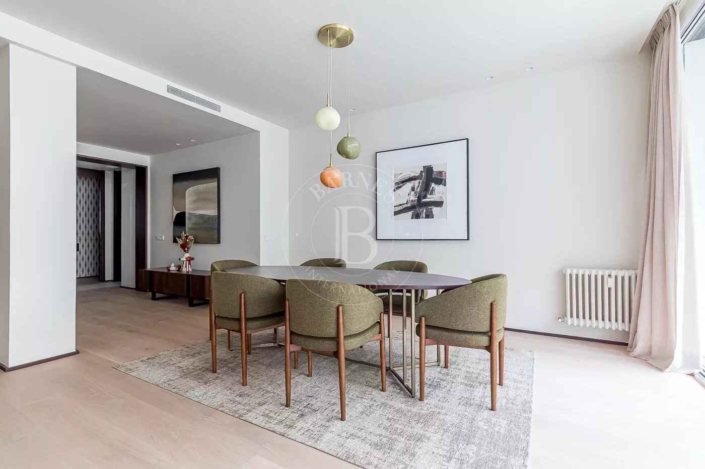 B9278266cfeb40bf539d96299faca30a 8bbd427e02 1400 original - Attribut alt par défaut.