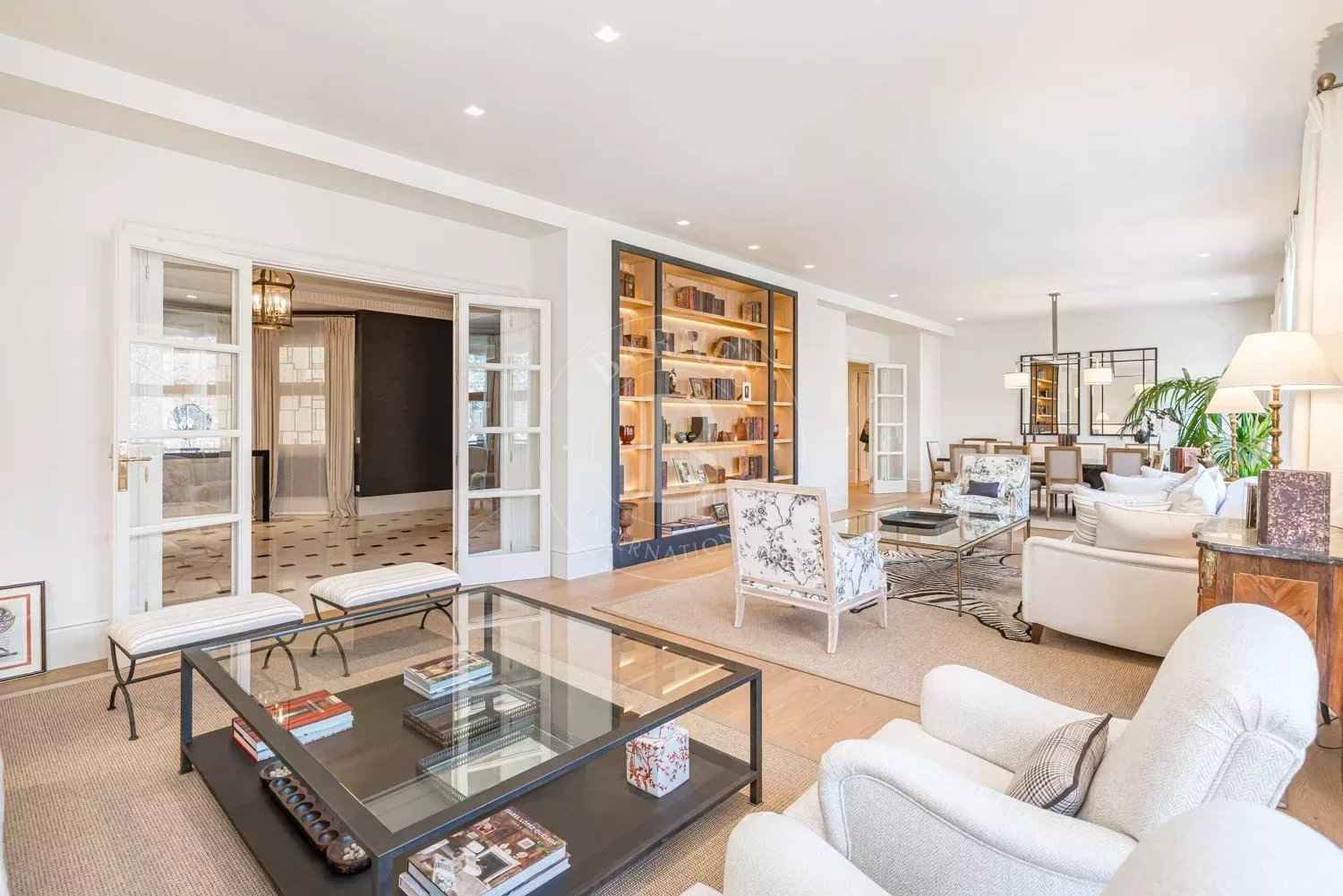 9c9796c2e59aa2f3da2caa6a15d4ea83 8aedeacaff 1500 original - Attribut alt par défaut.