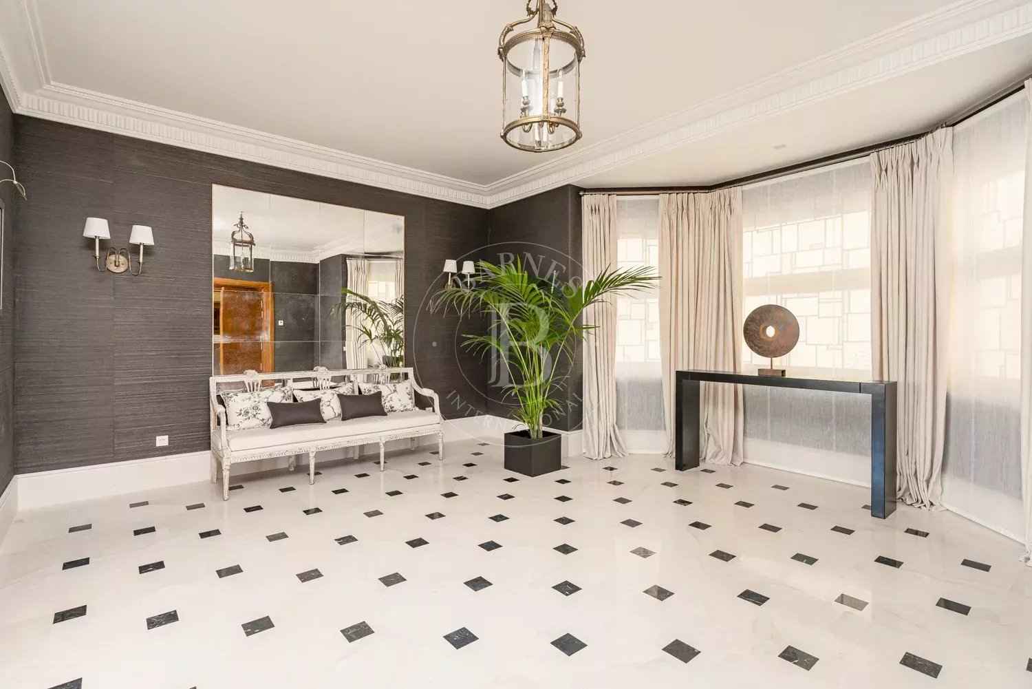 549cff98d1e1e99ec9a379f3e5d70cc7 68b48cf11e 1500 original - Attribut alt par défaut.