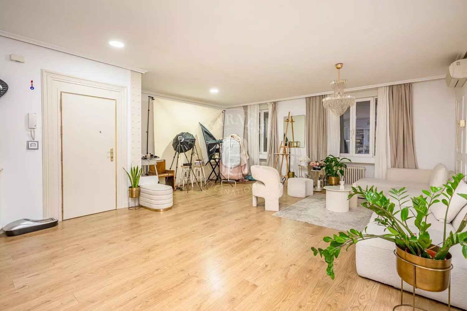 92313e62fa1e2605ee2a26be56f8b1bb a70e886601 1500 original - Attribut alt par défaut.