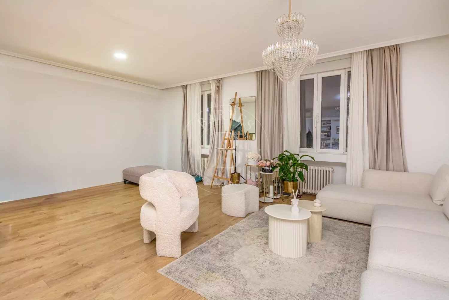 121166bcd036f0a94b9a913b4acb3c51 9788a653fd 1500 original - Attribut alt par défaut.